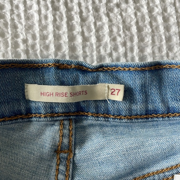 Levi High Rise Shorts - Picture 4 of 6